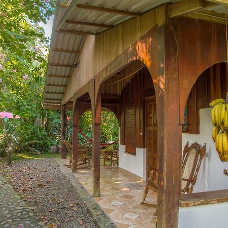 Cabinas Iguana Cahuita Exterior photo