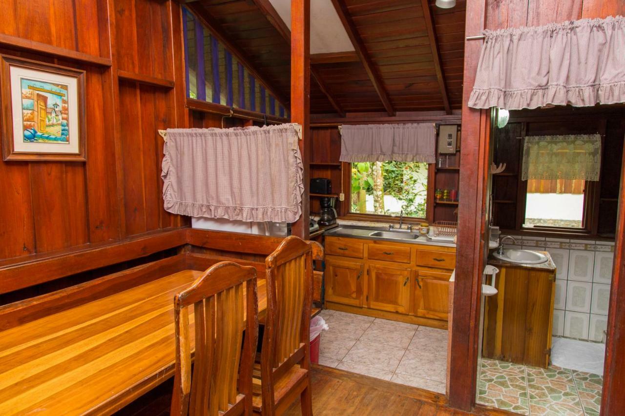 Cabinas Iguana Cahuita Exterior photo