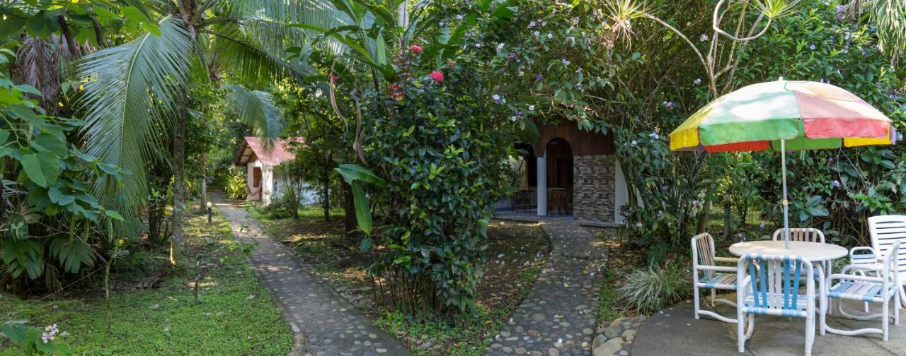 Cabinas Iguana Cahuita Exterior photo