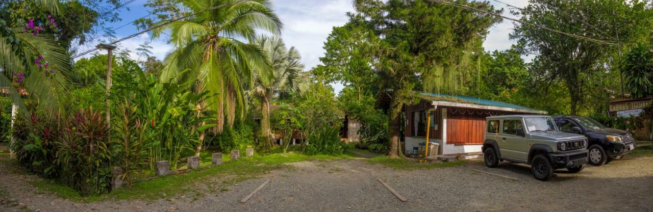 Cabinas Iguana Cahuita Exterior photo