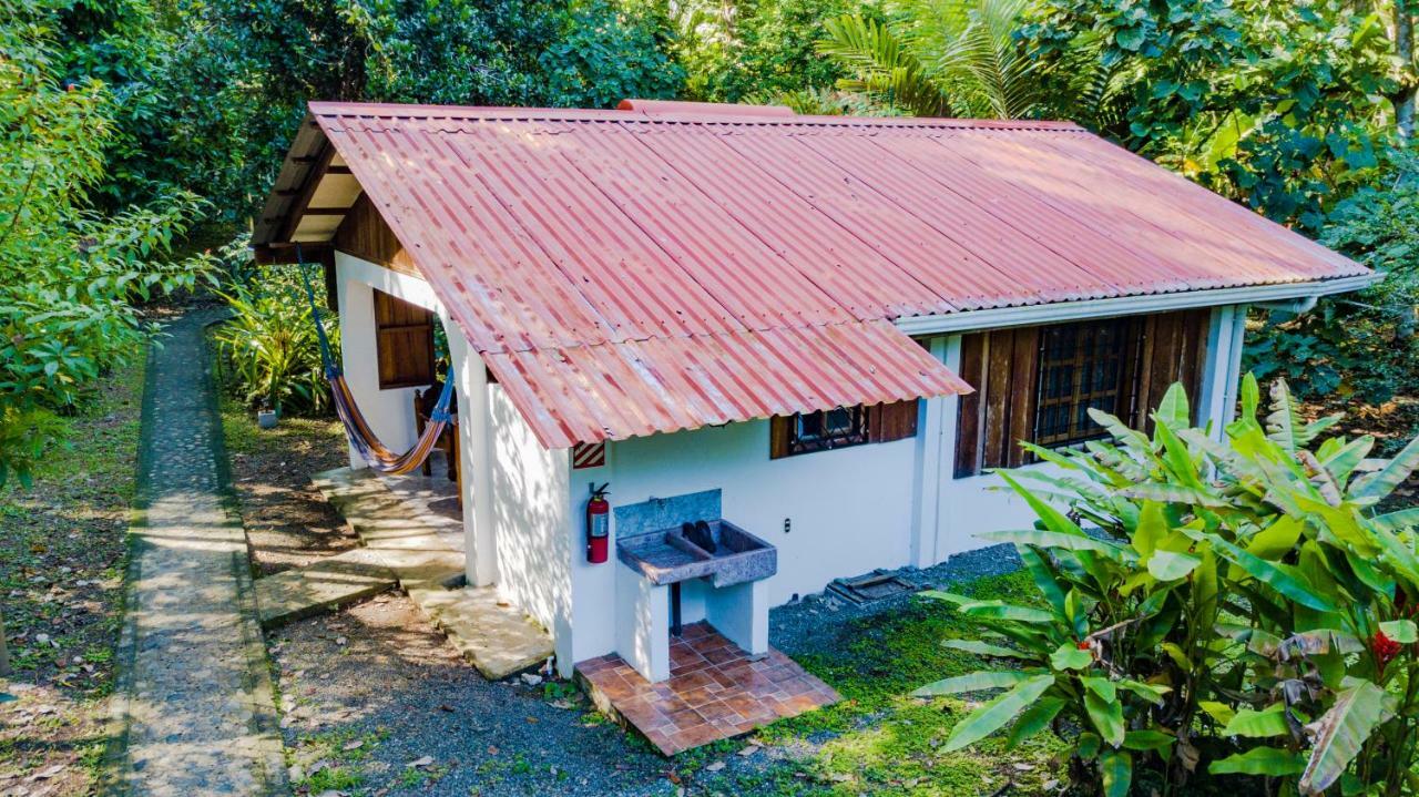 Cabinas Iguana Cahuita Exterior photo